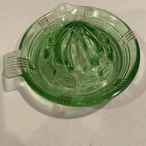 Vintage Depression Green Vaseline Uranium Glass Juicer Reamer - Picture 3 of 6